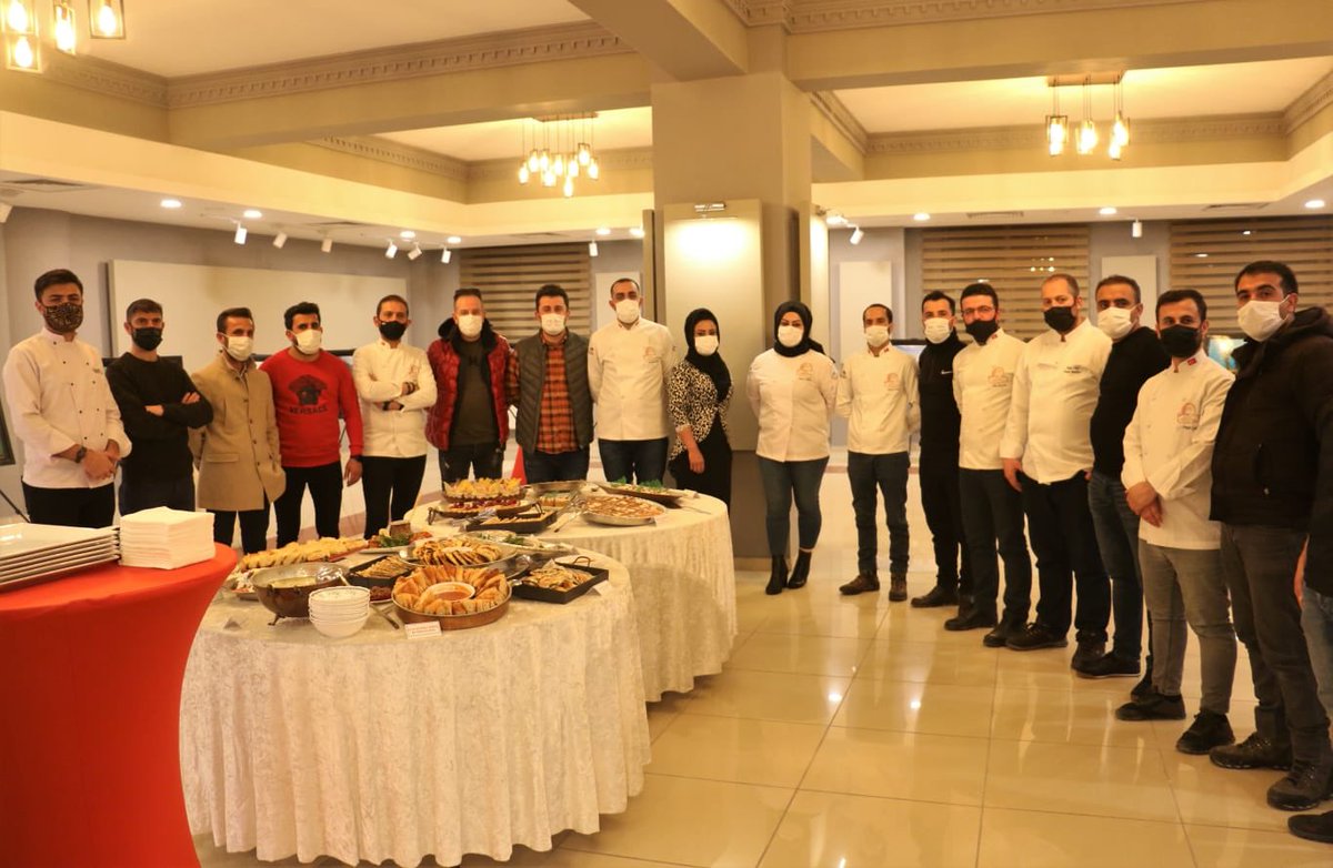 Van’ın değerlerini ve Van’ın mutfak kültürünü yaşatmak için yapılan bütün çalışmalara destek ve çaba  gösteren bizlere öncülük yapan her zaman Van icin çabalayan <a href="/NecdetTakva/">Necdet Takva</a> Başkana <a href="/vantsokurumsal/">Van Ticaret ve Sanayi Odası</a> ve <a href="/higuray65/">Halil İbrahim GÜRAY</a> <a href="/TC_DAKA/">DAKA</a> <a href="/bakhelebak/">Bak Hele Bak Yusuf Konak Kahvaltı Sarayı</a> aşçı arkadaşlarım adına teşekkür ederim  .