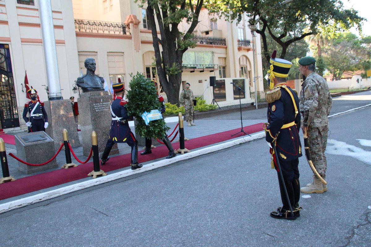 Granaderosarg's tweet photo. Ceremonia por un nuevo aniversario del natalicio del General San Martin en el histórico Cuartel de Palermo. 🇦🇷🐴 #SanMartin #Libertador #PadredelaPatria #SomosElEjército https://t.co/LLGSxhNHmV