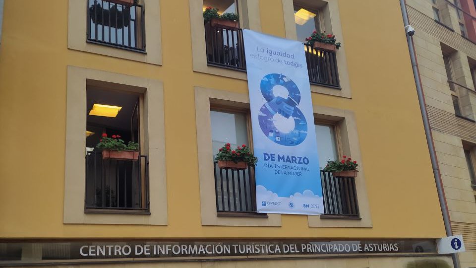 podemosuvieu's tweet photo. ¿Quién tiene miedo al morado y pone el 8M piquiñino y azul?
Exactamente, el gobierno "Varón Dandy" de nuestro ayuntamiento... 🤦🏻‍♀️ https://t.co/eh5w2Xtocm
