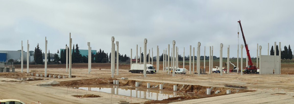 En direct du chantier de notre future plateforme logistique de <a href="/GroupeBERT/">BeRT&YOU</a> à Nîmes. Avec et sans la brume