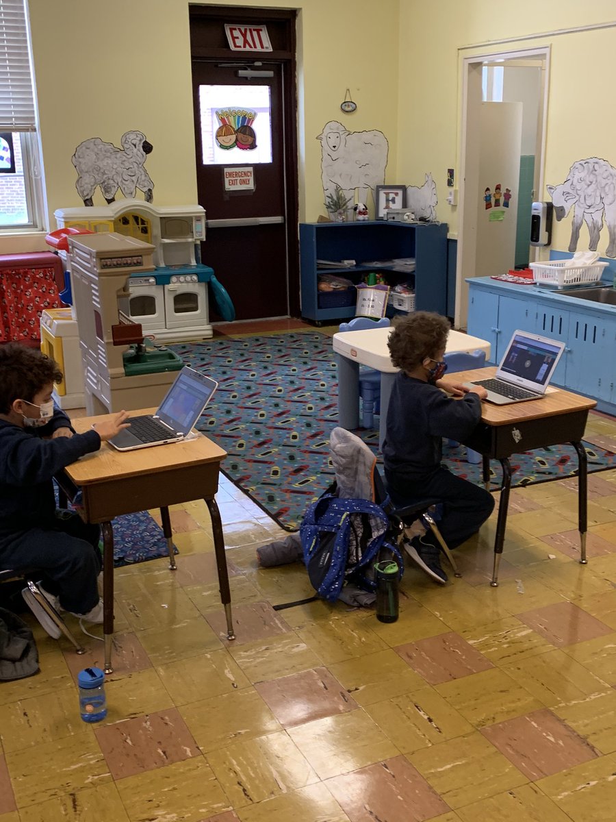 msfink_ics's tweet image. Pre-K is learning how to click and drag on chromebooks! @icschool_online @mrsdangelo_ICS @ICSchool_Tech #DLDay2021