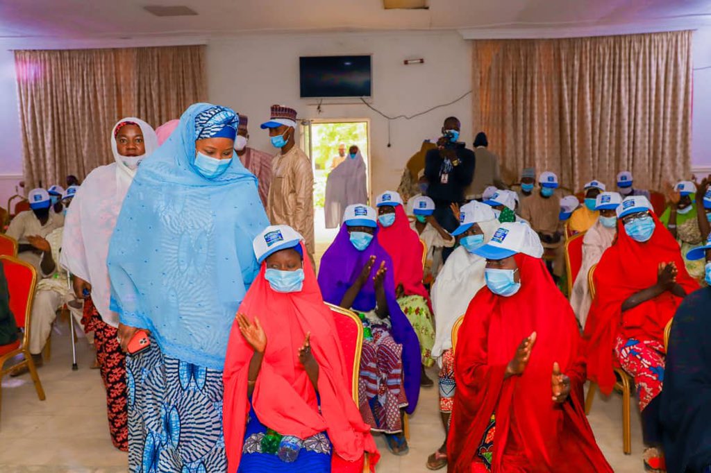 Zainab Shinkafi-Bagudu (@drzsb) on Twitter photo As we work to rid Kebbi of street begging, child hawkers and out of school children, we trained 60 visually challenged persons on basic entrepreneurship skills with a cash grant of N50,000.00 each. Thankful to the resource persons from <a href="/smedaninfo/">SMEDANINFO</a> who will also monitor them. As we work to rid Kebbi of street begging, child hawkers and out of school children, we trained 60 visually challenged persons on basic entrepreneurship skills with a cash grant of N50,000.00 each. Thankful to the resource persons from <a href="/smedaninfo/">SMEDANINFO</a> who will also monitor them.
