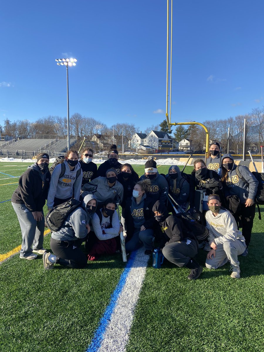 6 AM practices = the best practices part 2 but this time make it outside! Lots of hard work and sweat this morning💛