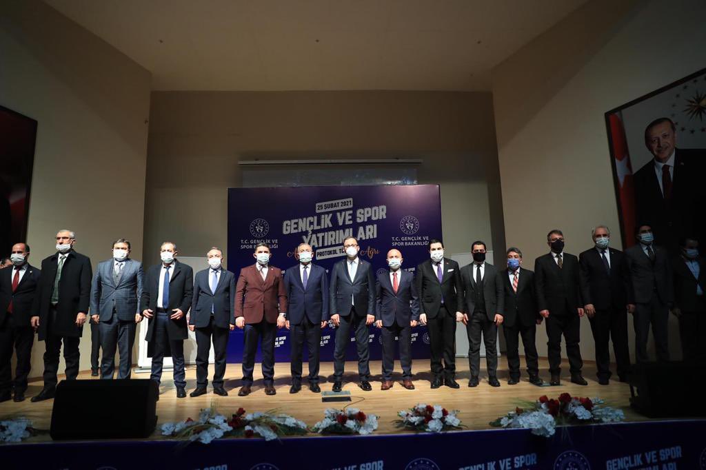 📍Ağrı Gençlik ve Spor Protokolü 

İmza attığımız protokol ile gençlerimizi daha donanımlı şekilde geleceğe hazırlayacak, sporu bu güzel şehrin her köşesine yayacağız.