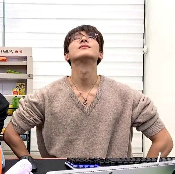 miss_svtmafia's tweet photo. jeon wonwoo, that's it... that's the tweet. https://t.co/7LKbJNZ6SP