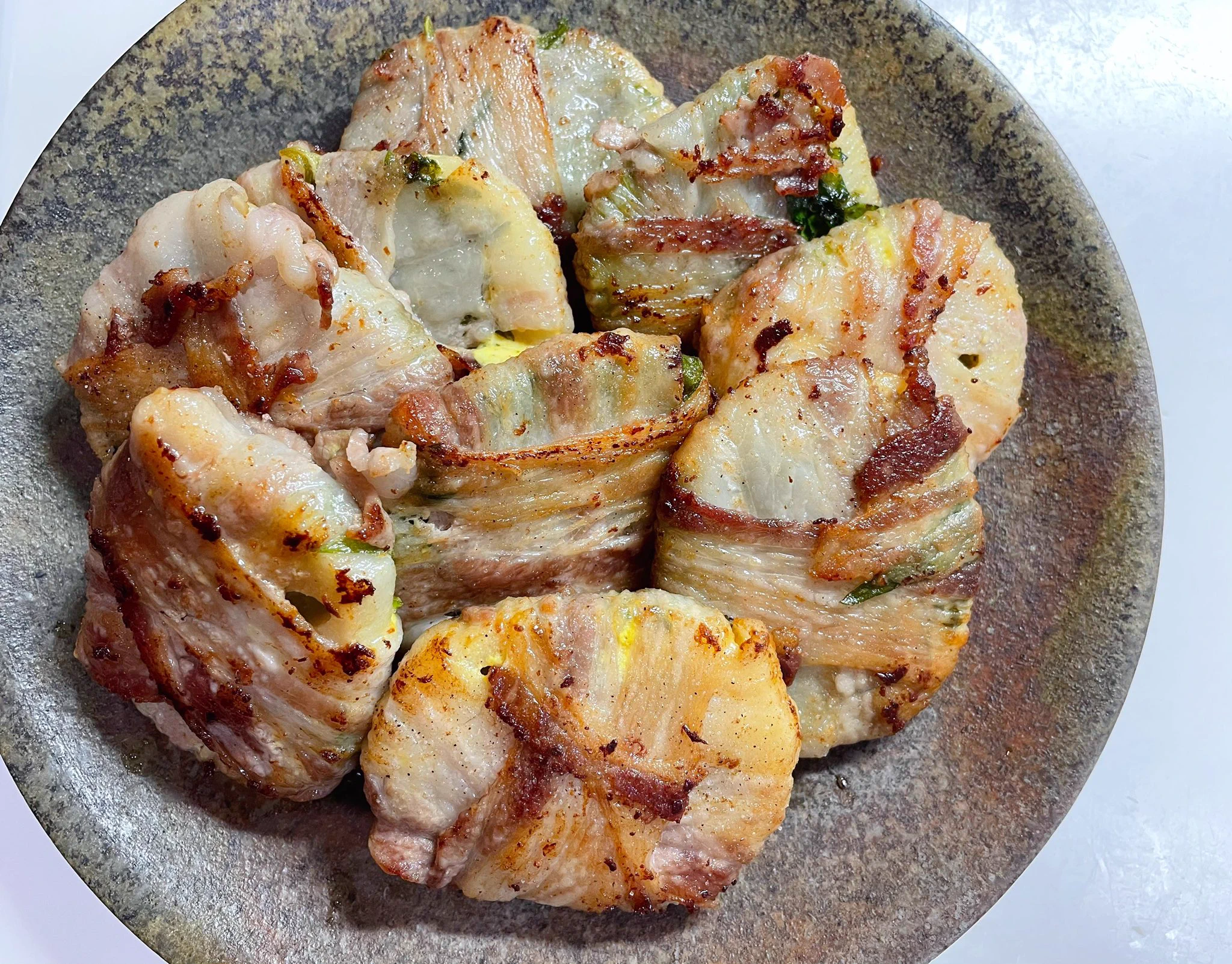 肉で巻けばだいたい美味いけどこれは別格！肉巻きレンコンのレシピ！