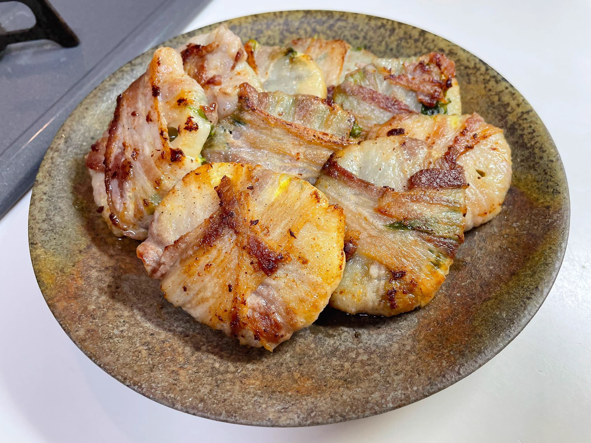 肉で巻けばだいたい美味いけどこれは別格！肉巻きレンコンのレシピ！
