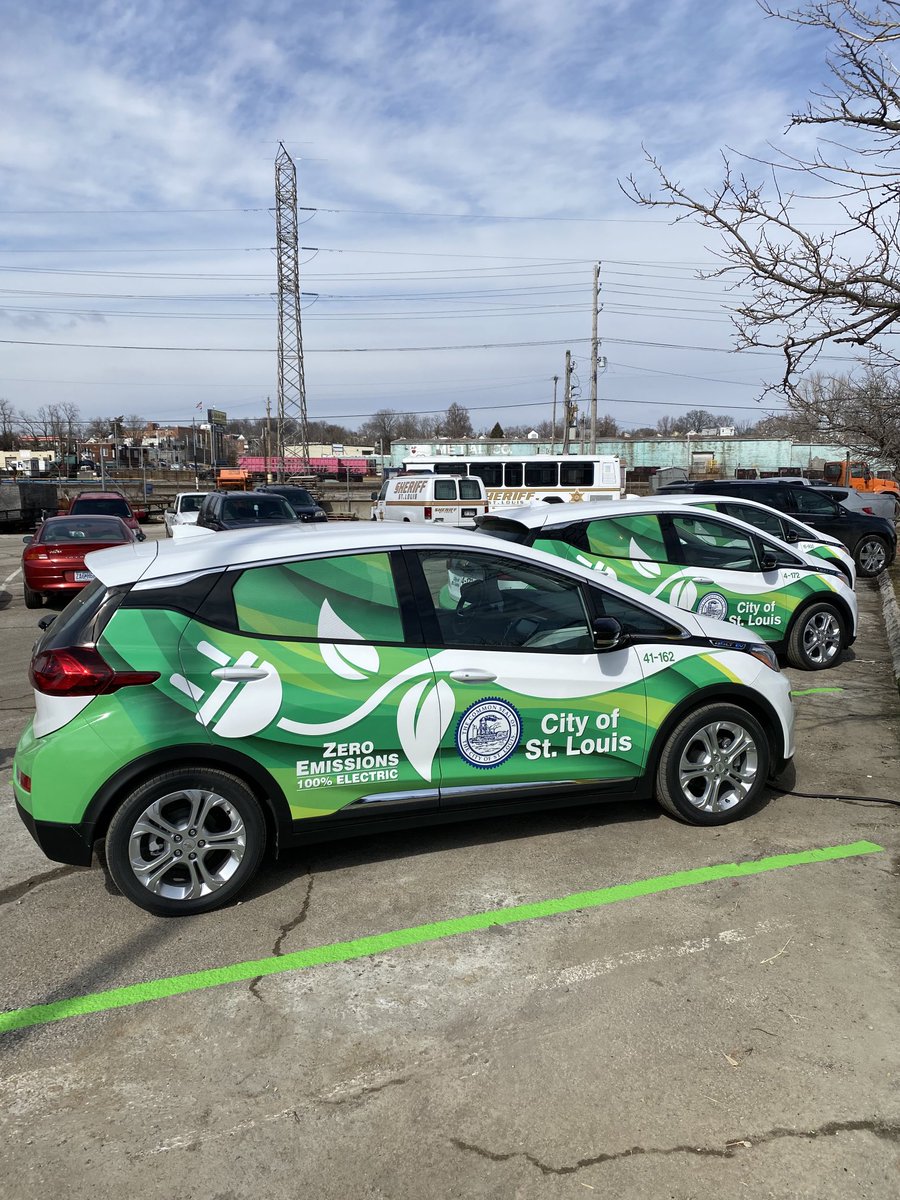 Tony Chambers (@tonychambers) on Twitter photo 26/02/2021 03:25:52 St. Louis City's NEWEST 100% battery electric, zero emission vehicles.#ksdk St. Louis City's NEWEST 100% battery electric, zero emission vehicles.#ksdk