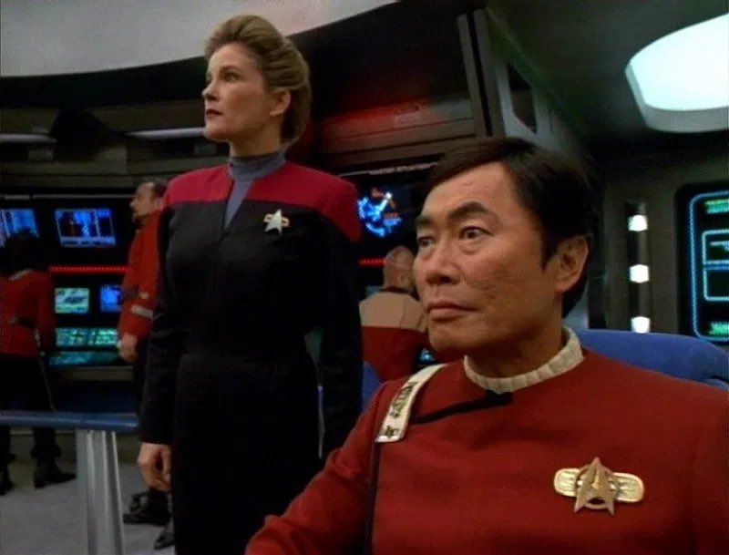 I cheered out loud at all these VOYAGER cameos, especially Sulu - I had NO idea!BASICS was also one helluva season finale - felt like the closest to Best of Both Worlds I’ve seen in Trek since that iconic moment.