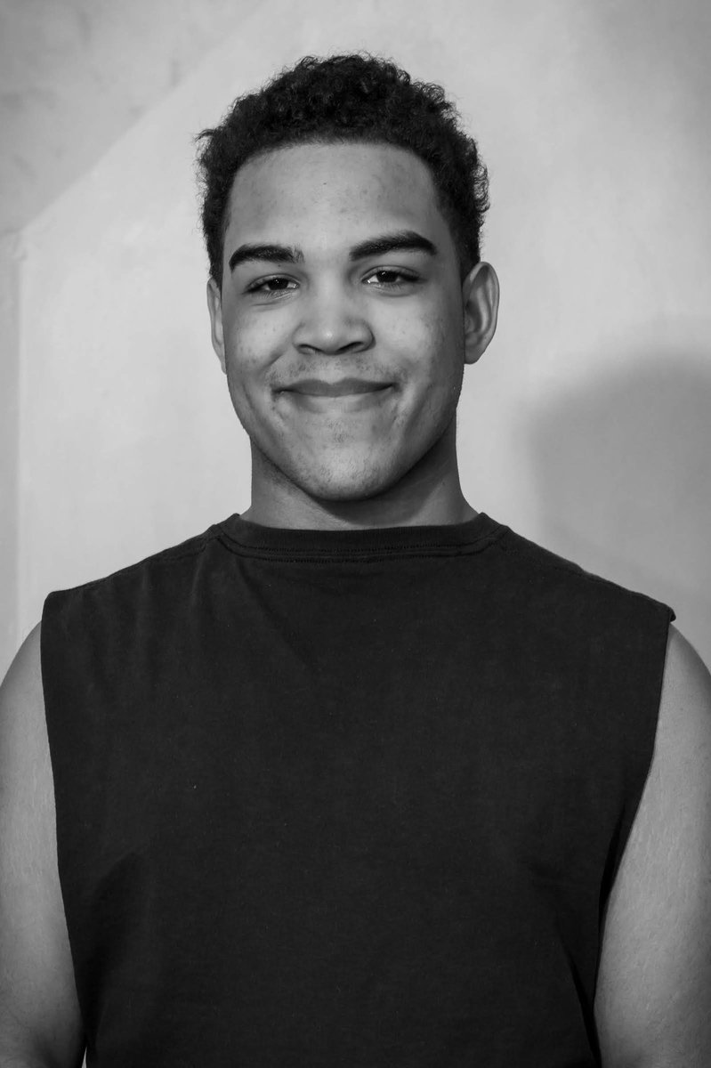 KeyTVKHS's tweet photo. Let’s Support and Retweet for this creative, friendly, hardworking and fabulous student, Sean Paul from KEYPORT HS. Sean’s dream is to wear a gorgeous tux-gown to his senior prom like @theebillyporter   He’s going to need our help 💗 @marcjacobs @christiansiriano https://t.co/9C9ycQyWls