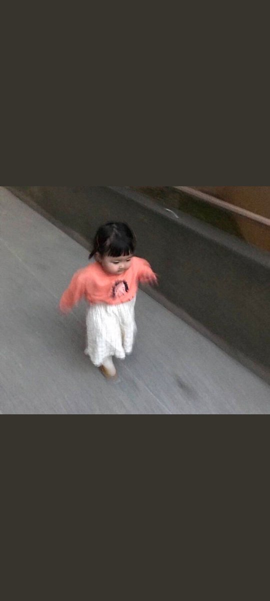 yayında sınavların iptal olmadığını gören ben ders çalışmaya koşarken #TurkishStudentsLivesMatters