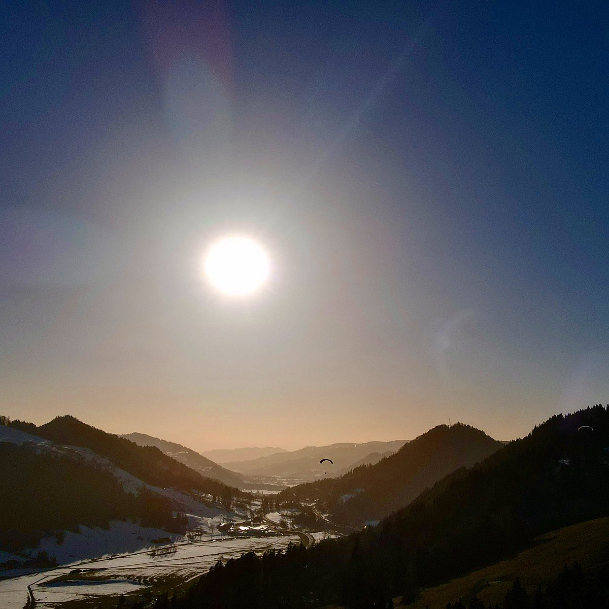 Saharastaub im Allgäu 
#Saharastaub #SaharanDust #Wetter #COVID19 #saha #gleitschirmflieger #sonnenuntergang