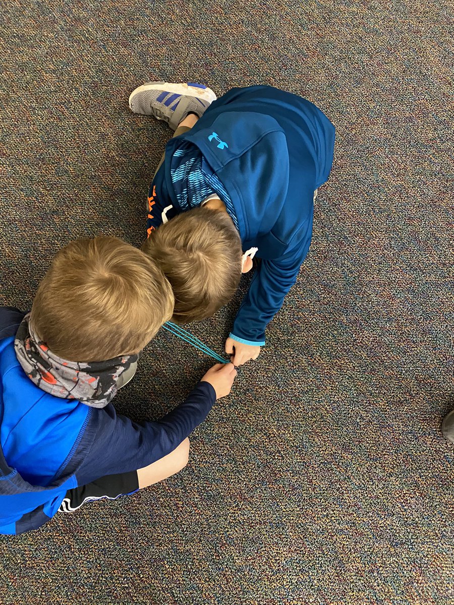 LauraBaustian's tweet photo. Measure and compare with partners in kindergarten @FrenchKISD https://t.co/r6ZNGge3al