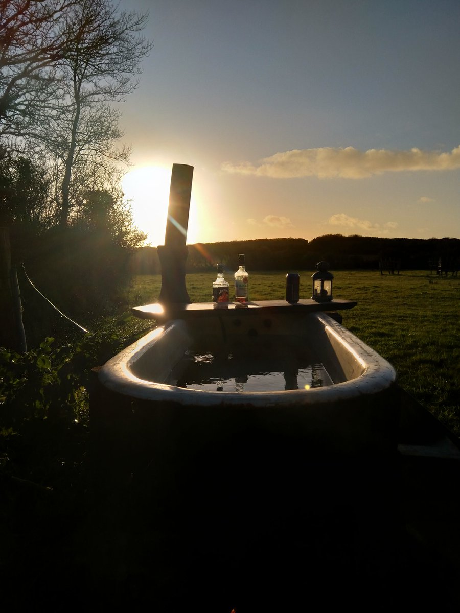 puddlesplash69's tweet image. Warming up the fire bath!!

#outsidefire #hobo #Campervan #campervanlife #vangirl #vanlife #DADDYSGURL #fire