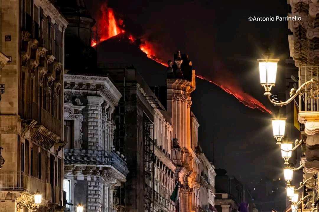 ReciLadiva's tweet photo. Sorvegliato speciale
#Etna da via Etnea https://t.co/EQBNosjHAK