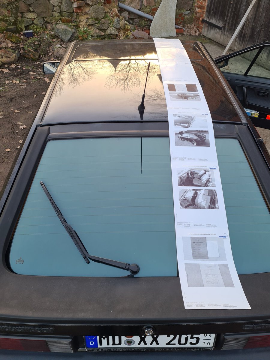 fletiforeskel's tweet photo. Dank jahrelanger Betreuung und Hilfe durch das Autohaus Fickfrosch (@fusselblog) und den #autopapst @radioeins konnte dieses KFZ in den Status des automobilen Kulturguts überführt werden. https://t.co/b23MmEuYIp