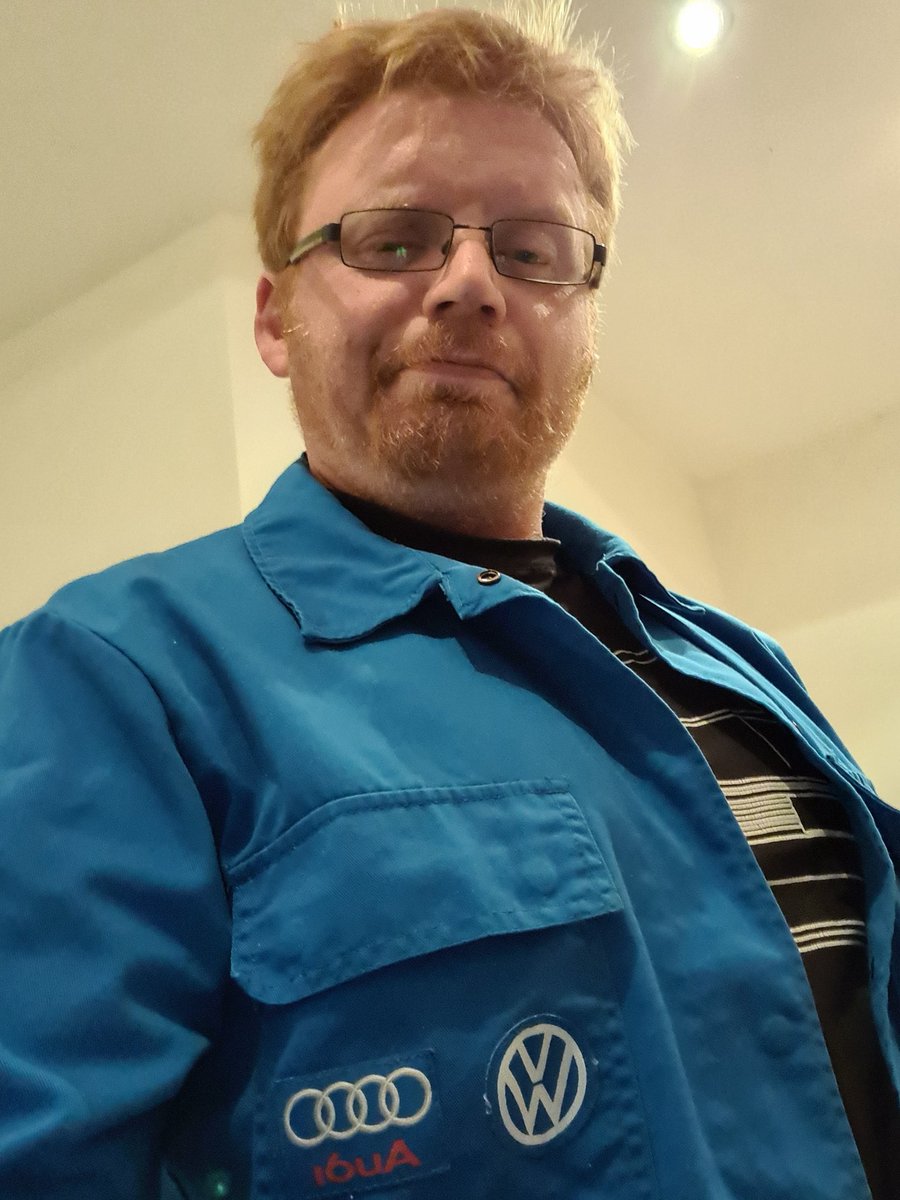 fletiforeskel's tweet photo. Dank jahrelanger Betreuung und Hilfe durch das Autohaus Fickfrosch (@fusselblog) und den #autopapst @radioeins konnte dieses KFZ in den Status des automobilen Kulturguts überführt werden. https://t.co/b23MmEuYIp