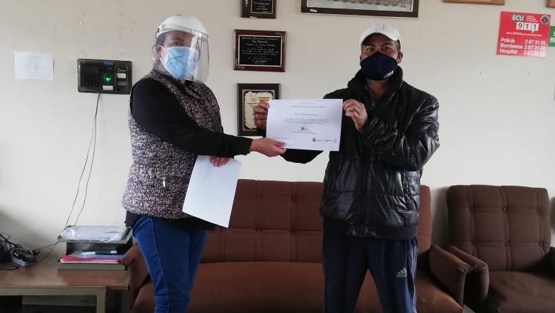 EducacionZ3_Ec's tweet photo. #SíALaEducación | En #Píllaro, personal de las cuadrillas de limpieza del Comité de Empresa Único de Trabajadores de Servicios del Ministerio de Educación del Ecuador (CETSMEE), recibieron reconocimiento por su labor comprometida en la pandemia. https://t.co/HWnm9YfxrQ