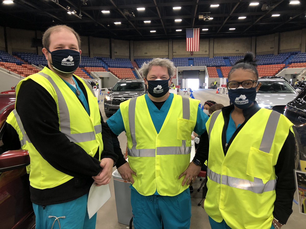 Jefferson_JCTC's tweet photo. Show some major love to our Nursing students and staff as they help administer COVID-19 vaccinations at Broadbent Arena! More than 50 Jefferson Nursing students were on hand to help our community as they administer thousands of vaccines per day! Thanks to our Healthcare Heroes! https://t.co/WM02ZLSPfO