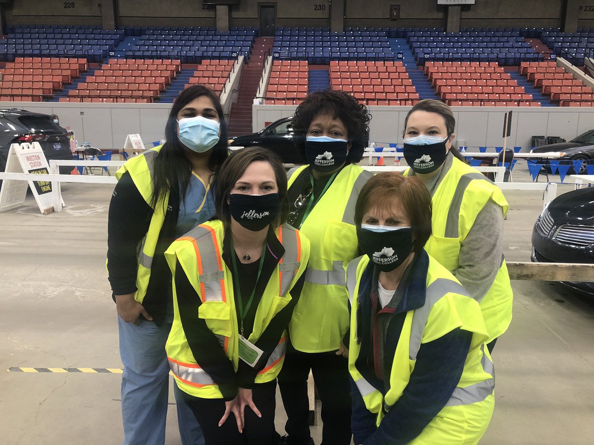 Jefferson_JCTC's tweet photo. Show some major love to our Nursing students and staff as they help administer COVID-19 vaccinations at Broadbent Arena! More than 50 Jefferson Nursing students were on hand to help our community as they administer thousands of vaccines per day! Thanks to our Healthcare Heroes! https://t.co/WM02ZLSPfO