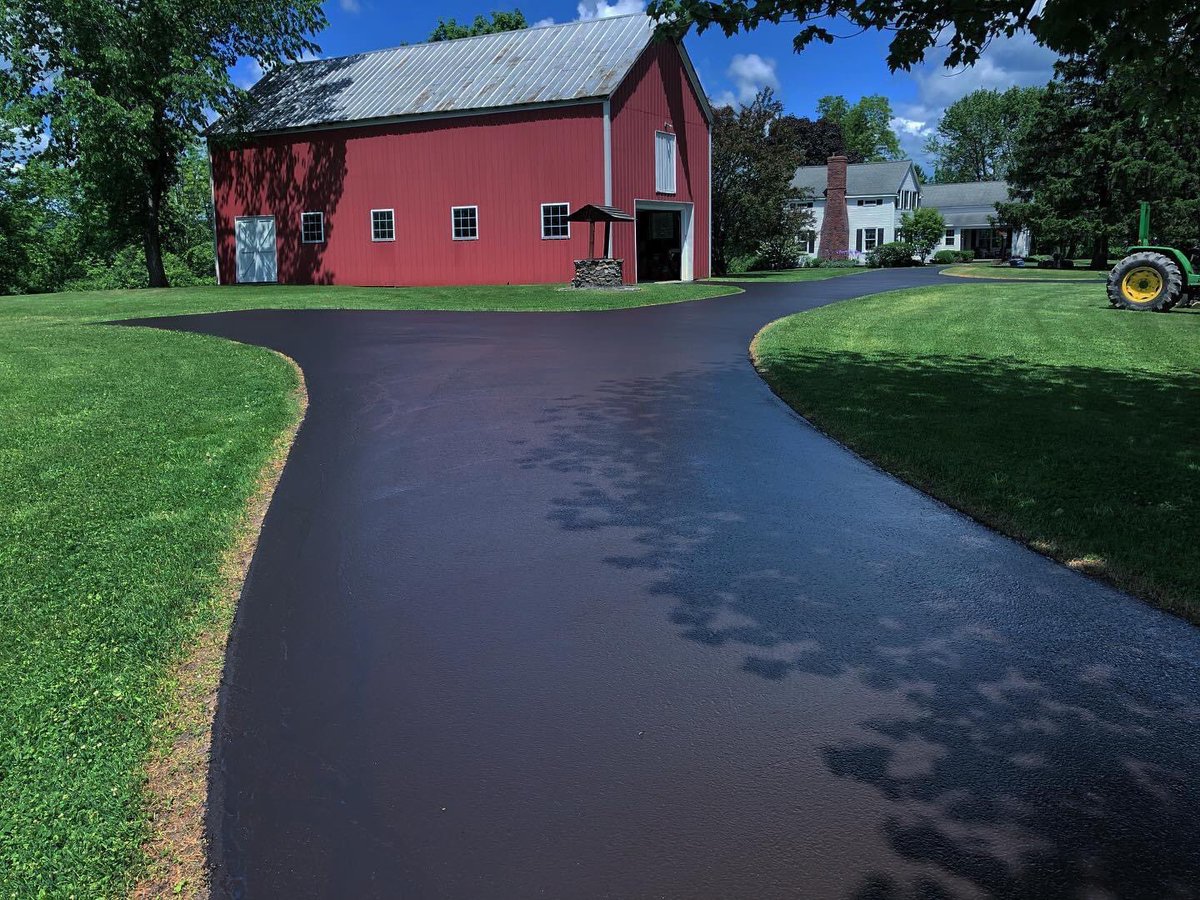 PrestigePaving's tweet photo. Who’s in need of a Professional Driveway Sealing!?🙋‍♂️🙋‍♀️ #Professional #Driveway #Sealcoating https://t.co/SgqofI2I9Q