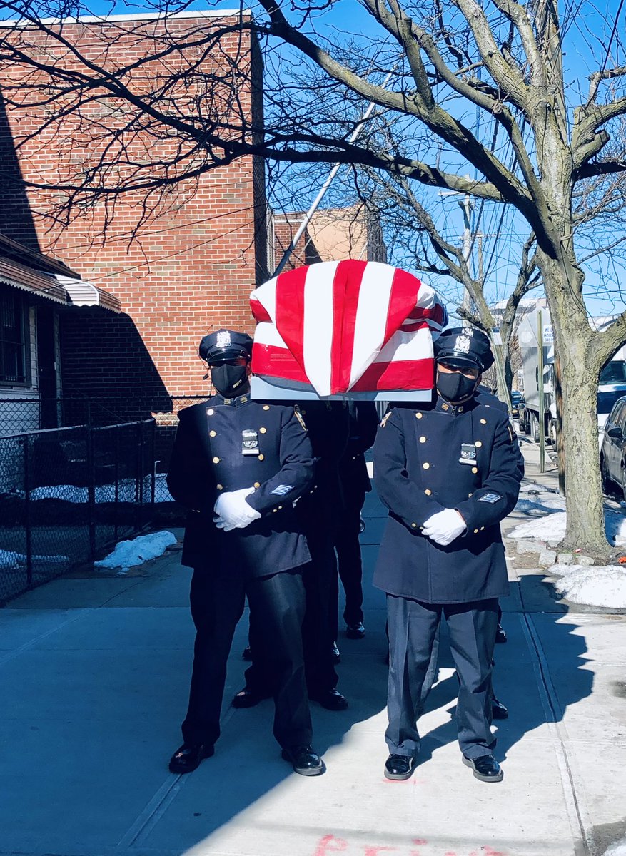 NYPDCeremonial's tweet photo. #JamaicaQueensNY This morning @USArmy Veteran & Retired Sgt. Marvin Blackwell was shoulder carried to his final post. He retired in 1985 from #HarlemsFinest @NYPD28Pct .
Rest In Peace Sergeant
#FrontlineSupervisor
#NYPD1stofthe1stSquadPallbearerTeam
#USArmyVeteran ๐บ๐ธ https://t.co/S4XCbxdP6Z