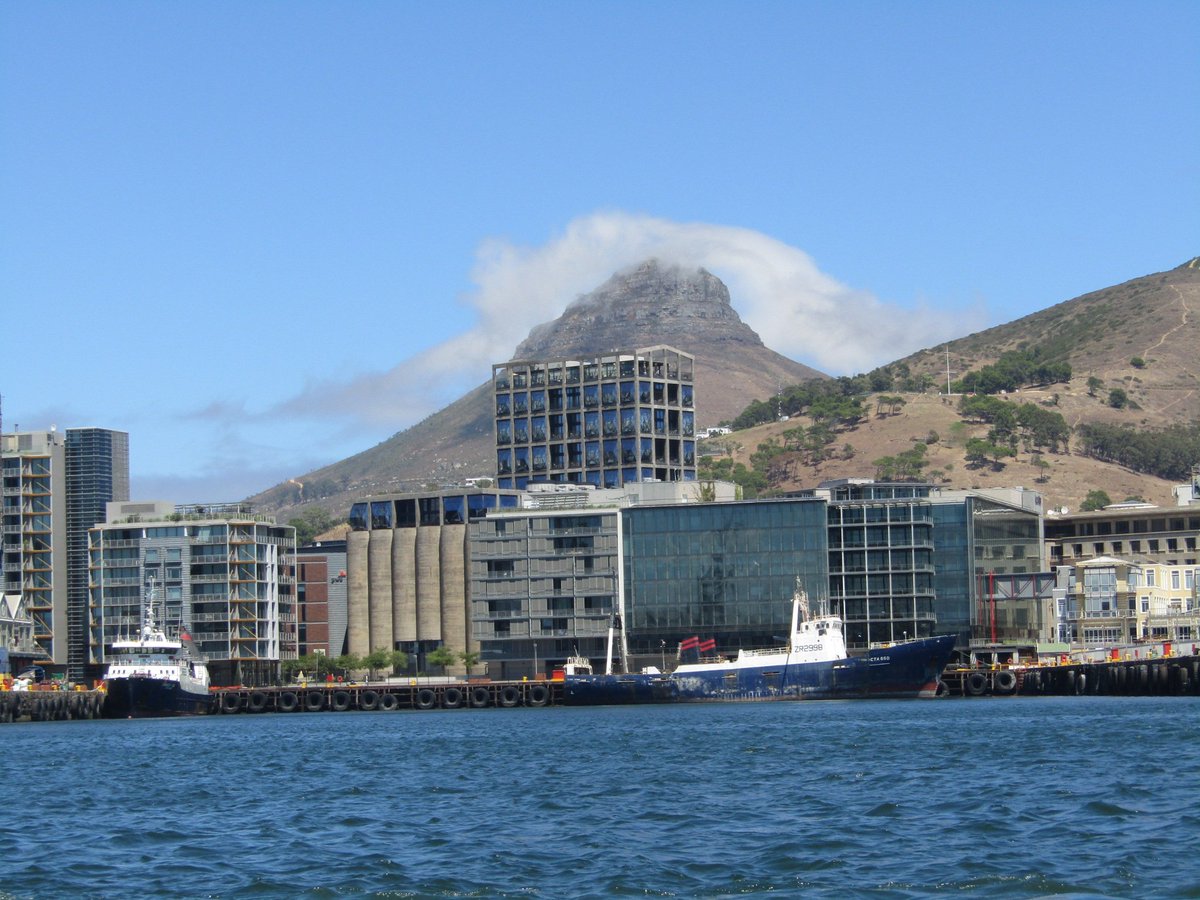 AriaVD7622's tweet photo. Brain storming! Beautiful view of Lion's Head Mountain. City Sight Seeing SA #beautiful #CapeTown #citysightseeingSA #enjoylife #filipinalife #ilovecapetown #photographylovers #follow #explore https://t.co/XPAv48Wbxt