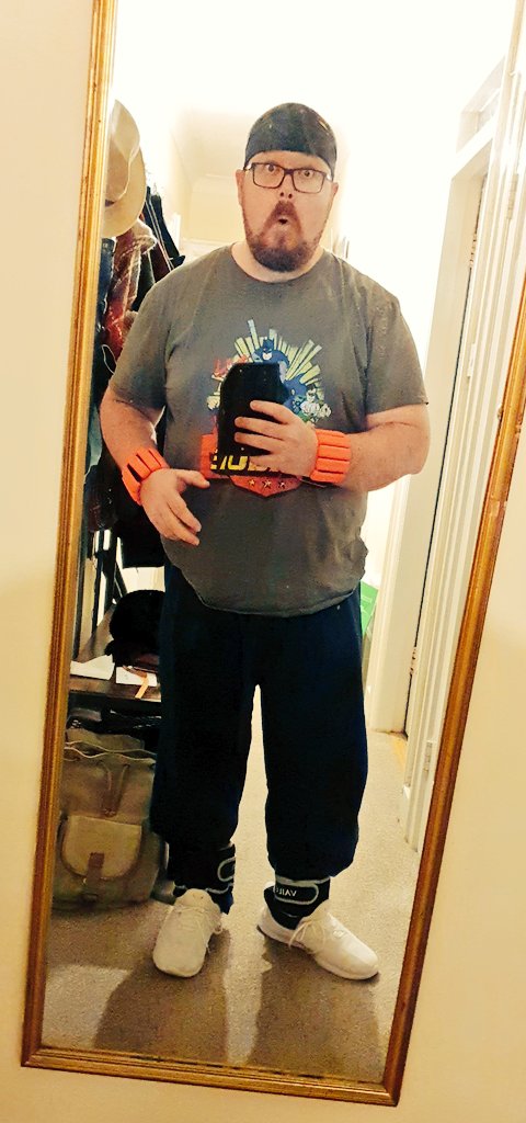 This is what a fat 40-year olds like just before he games on VR... let the calories burn and my enemies die swiftly!