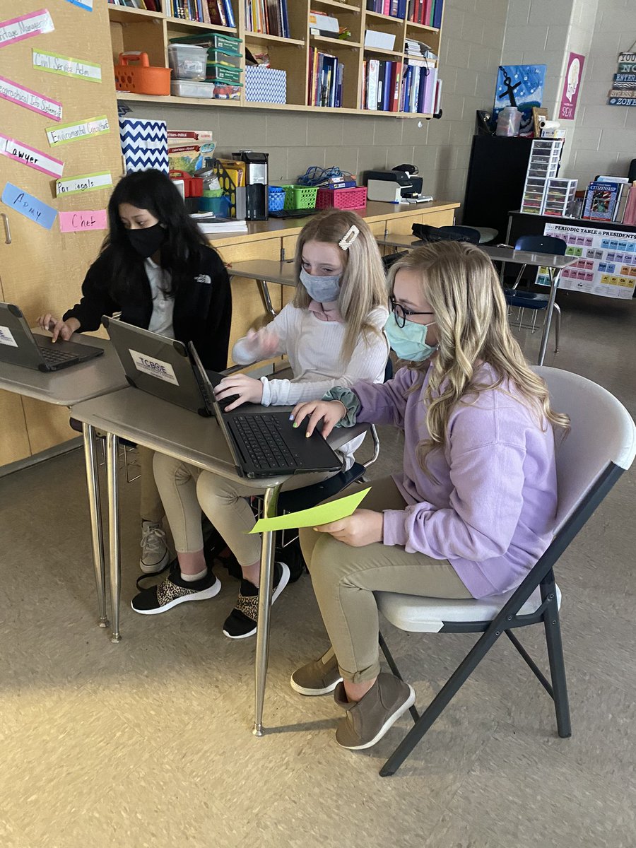 ausmms's tweet photo. 7th grade Geography students using @breakoutEDU on #DigitalLearningDay #DLDay2021 @tcboe @MunfordMiddleAL @BlairKSteffens #leadingtheway https://t.co/aDhhBVDcfS