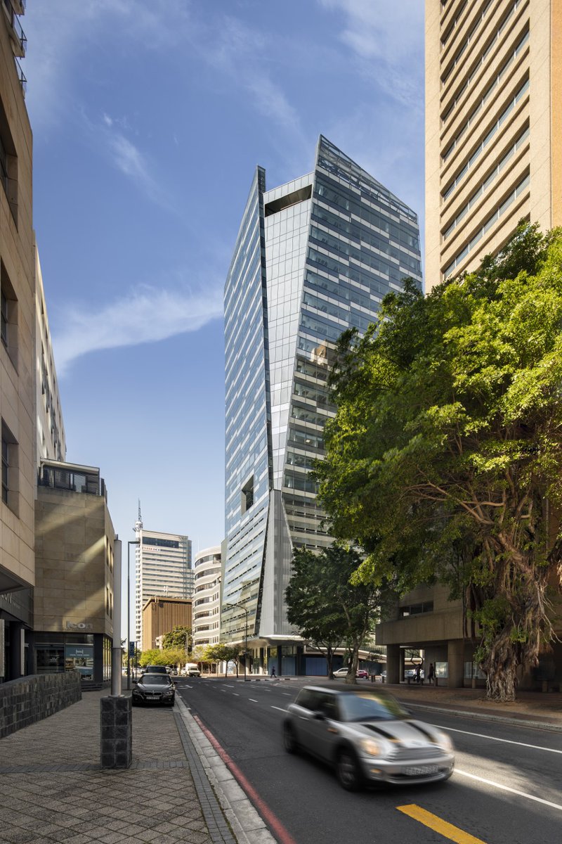dhkarchitects's tweet photo. #35LowerLong's glazed façade was selected due to its flush and sculpted reflective form which facilitates an exciting play of light and allows for an expressive articulation of the screen and shard-like elements. https://t.co/GZbWzxBJwW. #dhk #architecture #contemporarytower https://t.co/qxoKdbFA6X
