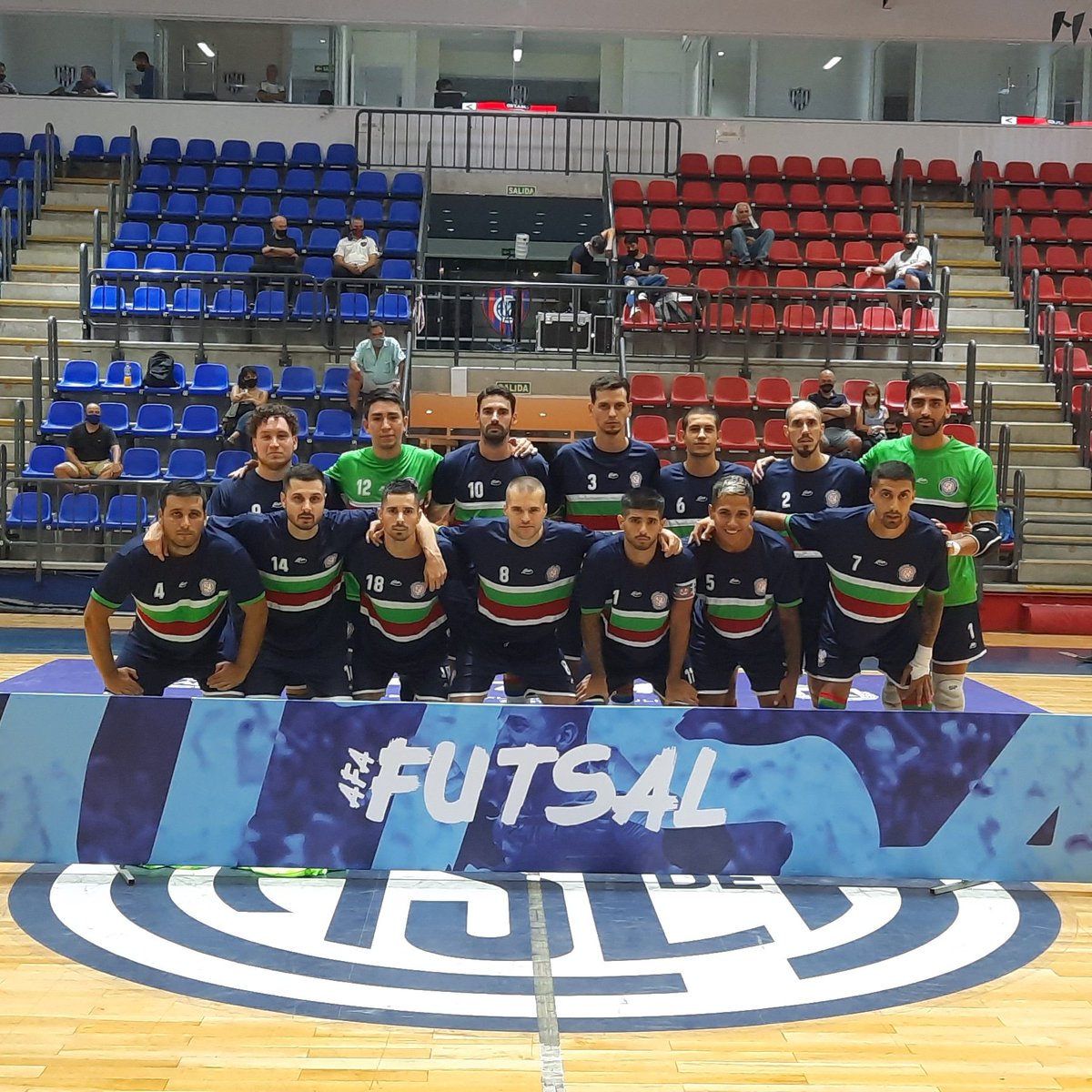 #FutsalAFA Este es el camino. Gracias jugadores, cuerpo técnico y toda la gente que nos apoyó. #SomosJunta
<a href="/adostoquesfut/">A Dos Toques Futsal</a> <a href="/pasionfutsal/">Pasión Futsal</a>