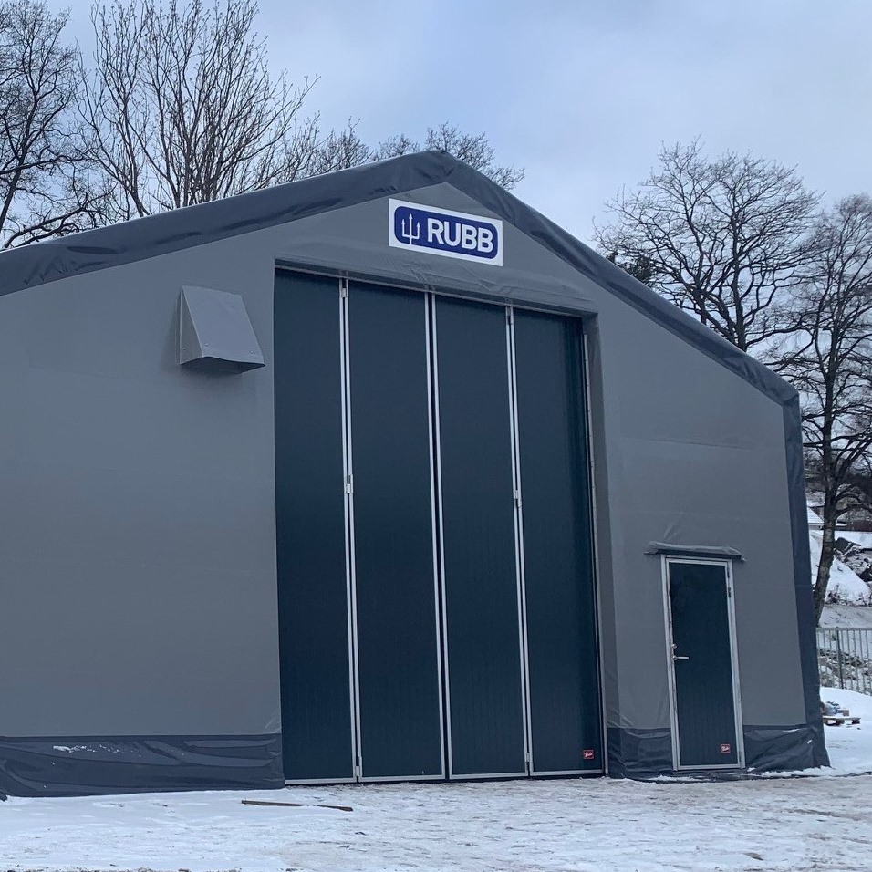 RubbGroup's tweet image. Take a look at Rubb Norway's latest project, featuring a folding door.

This Rubb Hall is 10 meters wide and 18 meters long. It has a folding port that is 4 meters wide and 4.5 meters tall.

#RubbHall #FabricStructures #FabricBuildings