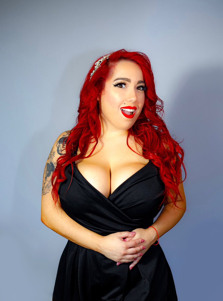 strippercomic's tweet photo. Stoked to announce that the show I’m hosting tomorrow @thecatsmeowcafemia is SOLD OUT! 🎤👠 #strippercomic #hostlife https://t.co/MzJNyF7vyi