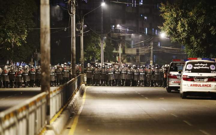 A demonstrator kneeled as he protest against the military coup while riot police advance on a street as tensions rise in Tarmwe Township, Yangon on 25 Feb 2021. <a href="/RapporteurUn/">UN Special Rapporteur Tom Andrews</a> <a href="/UN_HRC/">UN Human Rights Council</a> <a href="/KenRoth/">Kenneth Roth</a> <a href="/Reuters/">Reuters</a> 
#Feb25Coup
#WhatsHappeningInMyanmar