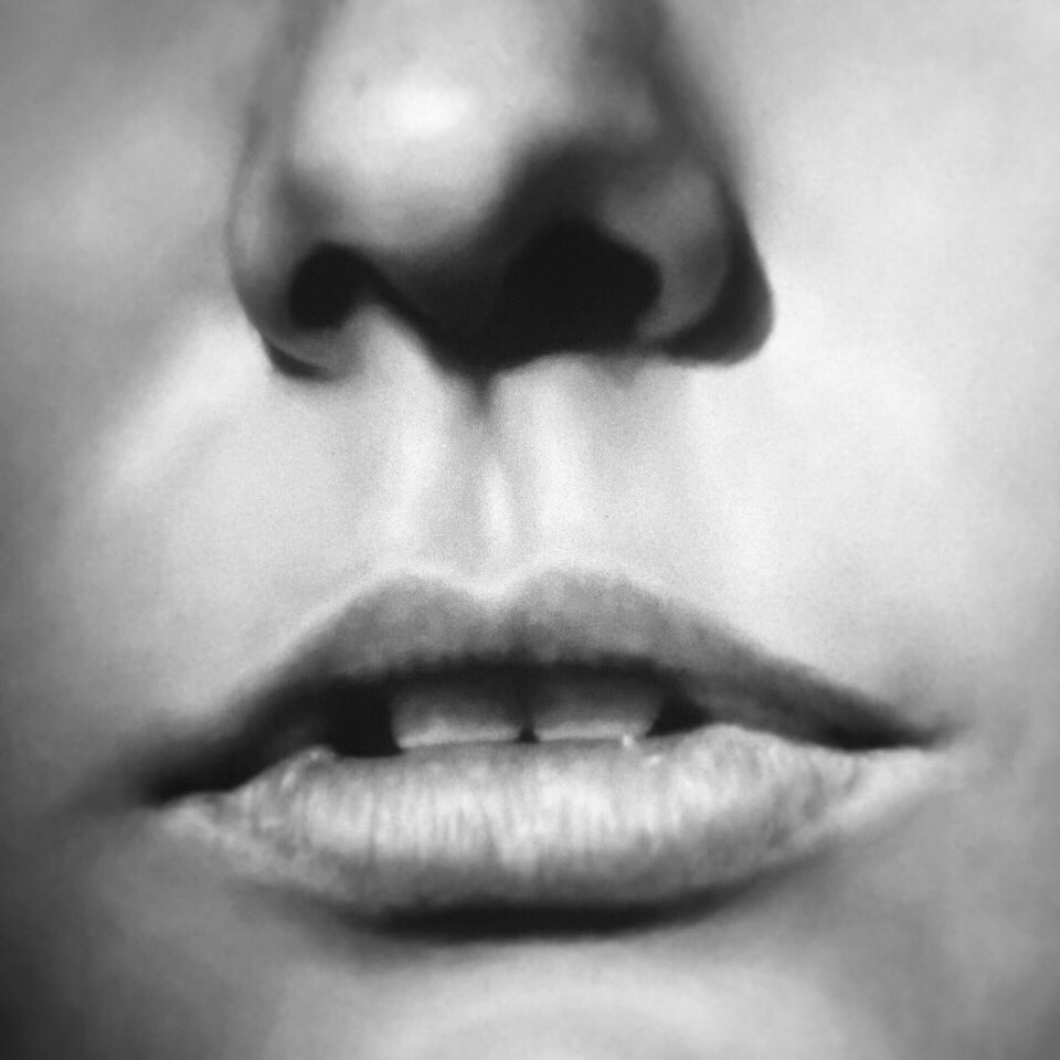 tomeriksmithart's tweet photo. 👃👄✍️ #wip #tomeriksmith
.
.
.
#art #painting #figurativeart #figurativepainting #portraitpainting #portrait #surrealism #visionaryart #surrealart #cryptoart #evolvedmagazine #hifructose #beautifulbizarre #juxtapoz #imaginefx #imaginefxmagazine #creativeuprising https://t.co/NeP3F6l46Z