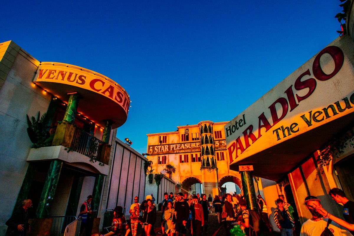 BoomtownFair's tweet photo. Friends, it finally feels like there’s light at the end of the tunnel... ✨

Tuesday’s announcement was extremely welcome and has actually seen us get very close to selling out of all tickets for Chapter One.  

A deep thank you for your ongoing support, it's truly incredible. https://t.co/d5tKw8KIdO