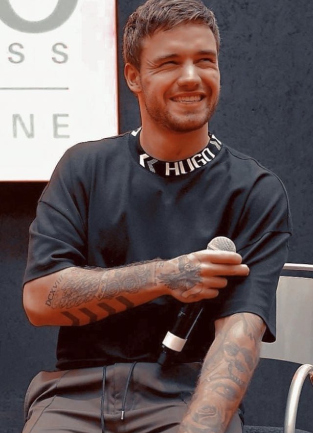 swhgrry's tweet image. #streamremember 
5 moots: @wallsxlvu @chiaraxhazza @G0LDENXMILLS @R1VEXROAD @hxloopshi