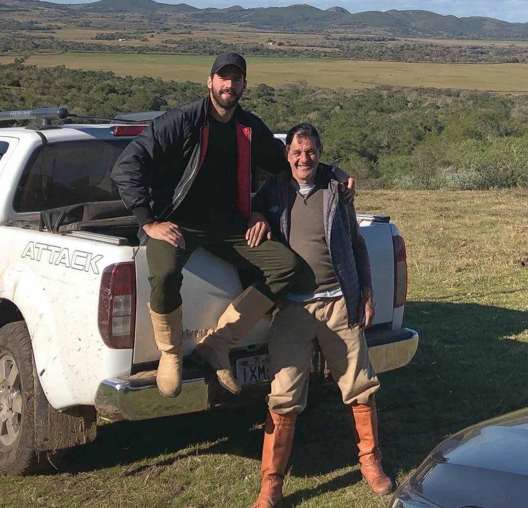 PanenkaSport's tweet photo. Alisson Becker'in babası José Becker, Lavras do Sul bölgesinde bir baraj gölüne daldıktan sonra boğularak hayatını kaybetti. 

#RIPBecker 🙏 https://t.co/foqH6r7U0q