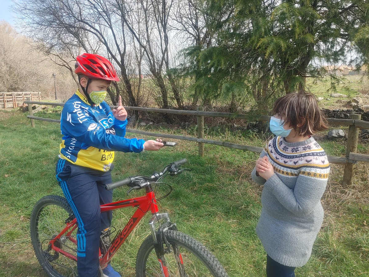 ceiparcipreste's tweet photo. 6°D Representando la historia modernizada que nos mandan nuestros compañeros de Bélgica en el proyecto europeo que estamos haciendo con ellos. @educacyl @sepiegob @CristinaSanHipo #arcierasmus #ErasmusPlus #fairytales @CFIE_Segovia https://t.co/zXfeZ75iD9