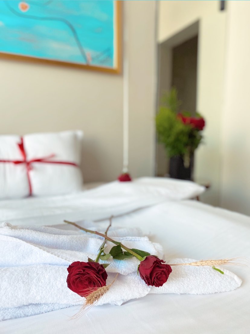 Chantal_Resort's tweet photo. اختار من باقاتنا المتنوعه مايناسبك لترسم اجمل الذكريات ..🌹 https://t.co/fErRCW87p5