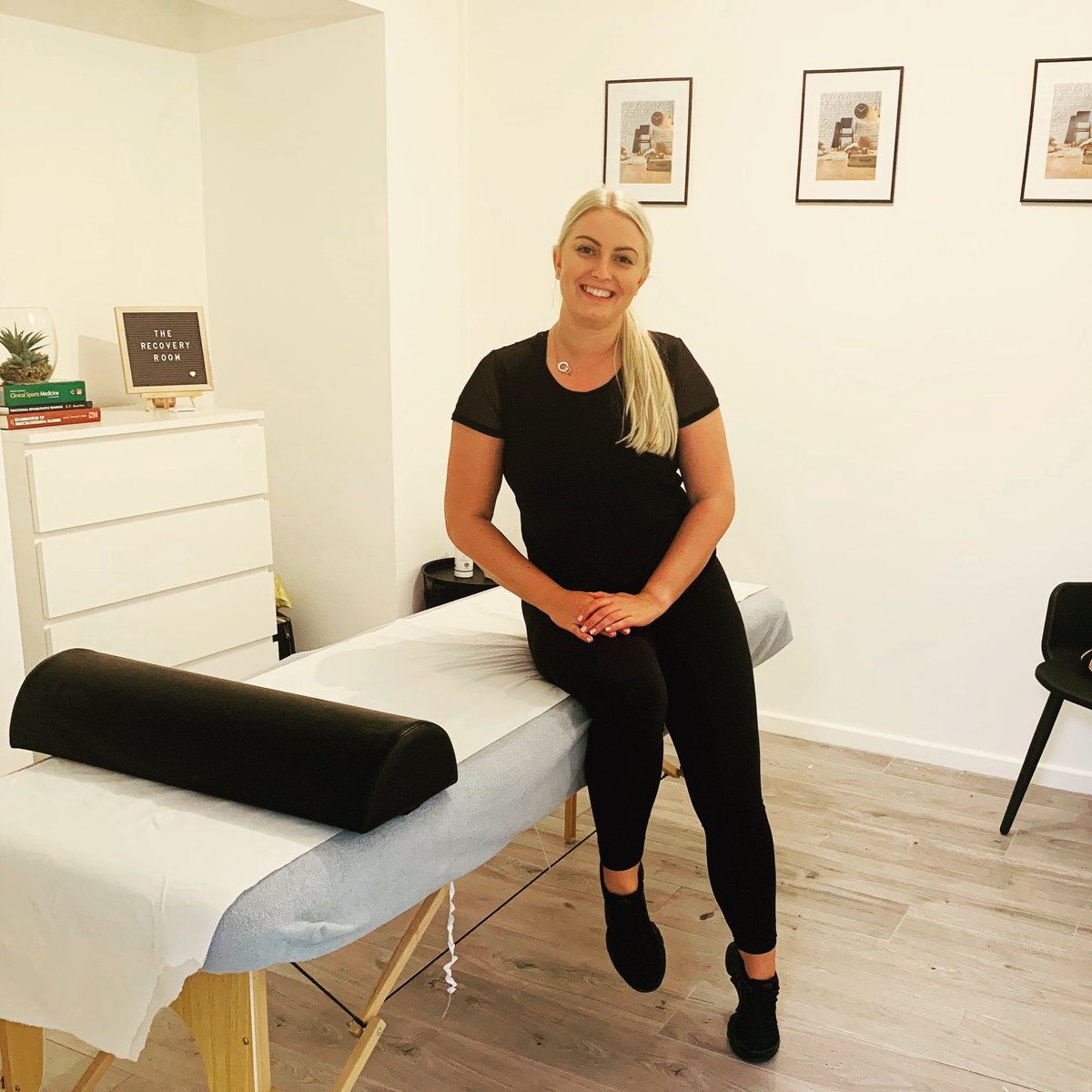 RecoveryRoom_'s tweet photo. MEET THE TEAM 👯‍♀️

Our team at The Recovery Room is made up of two Graduate Sports Therapist, Vikki, who is the clinic owner &amp; Georgia.  Both Therapists graduated from @chiuni with a BSc (hons) in Sports Therapy and are fully insured and members of @TheSSTofficial. https://t.co/QZXnUffUav