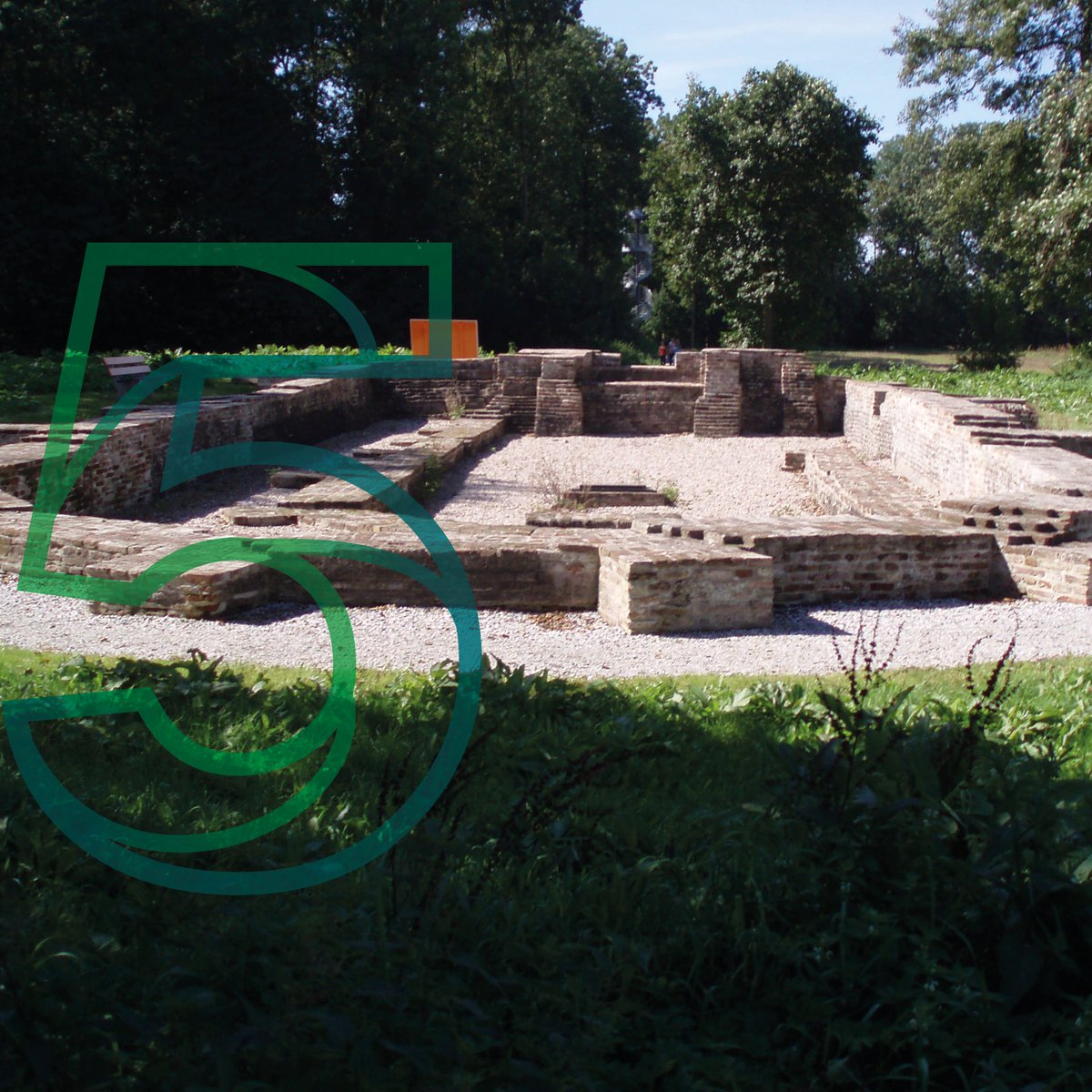 Op de Zuidpunt van het voormalig eiland Schokland liggen nog restanten van een laatmiddeleeuwse kerk. De oudste delen van dit oorspronkelijk stenen gebouw dateren uit de 14de eeuw. De kerk verloor in 1717 zijn religieuze functie en werd nadien afgebroken. schokland.nl/toen-nu-25-jaa…