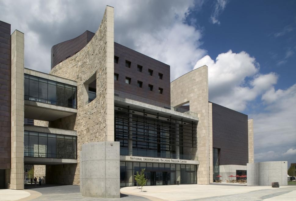 Scenic_Escapes's tweet photo. Black History Month is here. Here are some sights, museums, and memorials that amplify Black stories and voices and inspiring places where you can honor Black History in the US.

National Underground Railroad Freedom Center, Cincinnati, Ohio https://t.co/n6lTeY8i9R