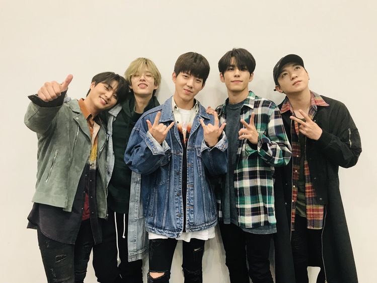 #데이식스의_빛나는_2000번째_페이지
#WeLoveYou2000_OurBandDAY6