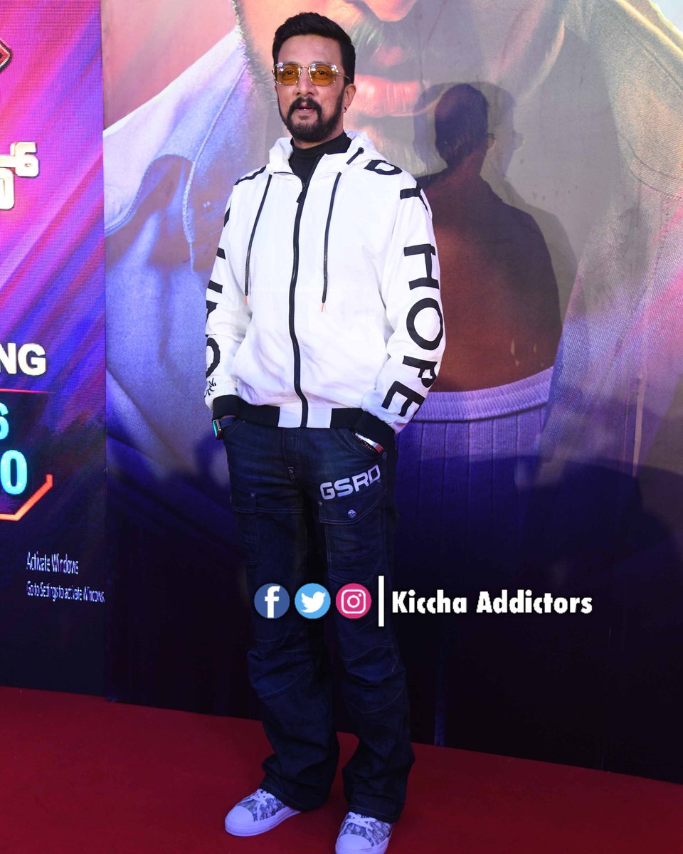 KicchaAddictors's tweet photo. #ExclusiveStill from #BiggBossKannada8 Press Meet held today... โค๐
@KicchaSudeep @ColorsKannada
#KicchaSudeep #VikrantRona #WorldGetsANewHero #Kotigobba3
#BBK8
Follow ๐ @KicchaAddictors https://t.co/T0tRXyh6a3