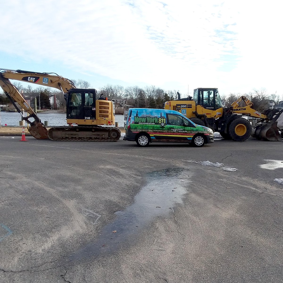 NewYork811's tweet image. Ready. Set. Go! The marks are on the ground. APRs checked. All the facility owners have responded. And equipment is on site for a safe excavation in Babylon, NY. #CallorClickBeforeYouDig #KeepNYSafe