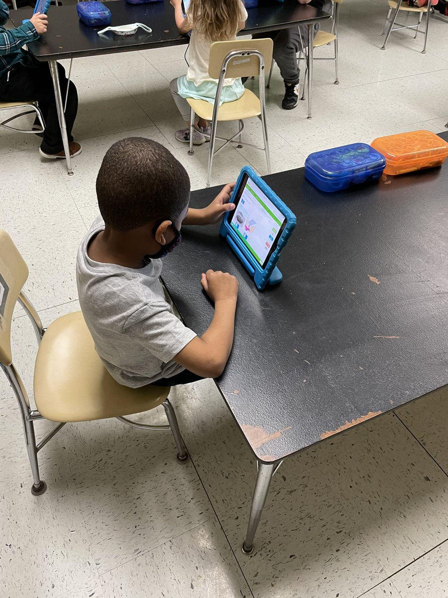 Anna_Adams16's tweet photo. Kindergarten is having a ball with Seesaw, IXL and IRead! @Cherokee_JCS #JCSDLD2021 https://t.co/MSg21zp3Hq
