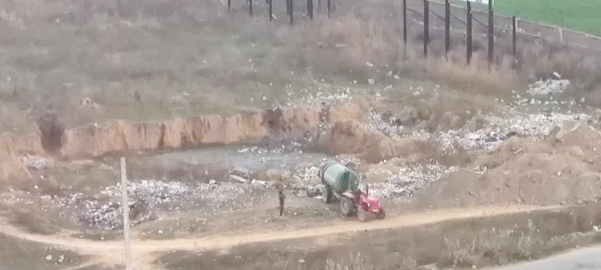 I_m_sharad's tweet photo. Tankers on @MunCorpGurugram duty are dumping sewage water in the open area between toll and Emaar palm gardens, sector 83.
@DEEPAKKAHUJA @CPCB_OFFICIAL @HspcbN @HspcbS https://t.co/NbGok909lG