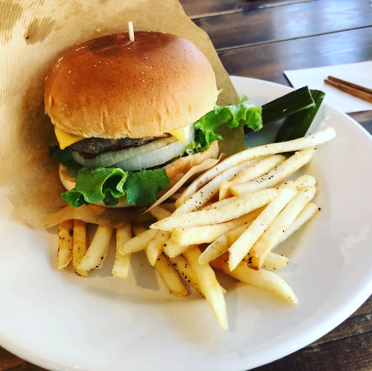 9K64J's tweet photo. 今日食べたハンバーガー美味すぎた、、、笑

食欲の春が近いーー😂 https://t.co/5W8LAqh3we