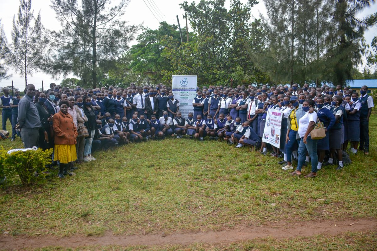 PeperushaB's tweet photo. #DefendingTheDream through advocacy and creating awareness among our generation. Together with our partners #powerdada #womenvolunteerforpeace we reached out to 400 students at Dienya secondary school in Siaya yesterday
@ywli_info @FemnetProg @AkiliDada https://t.co/WDZ0MbCJa5